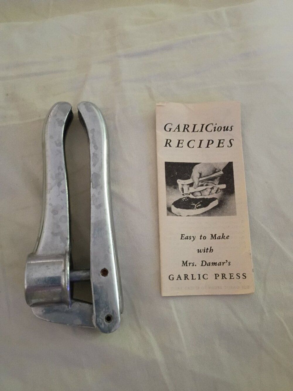 Vintage Mrs. Damar's Garlic Press with box + recipe book (no brush)